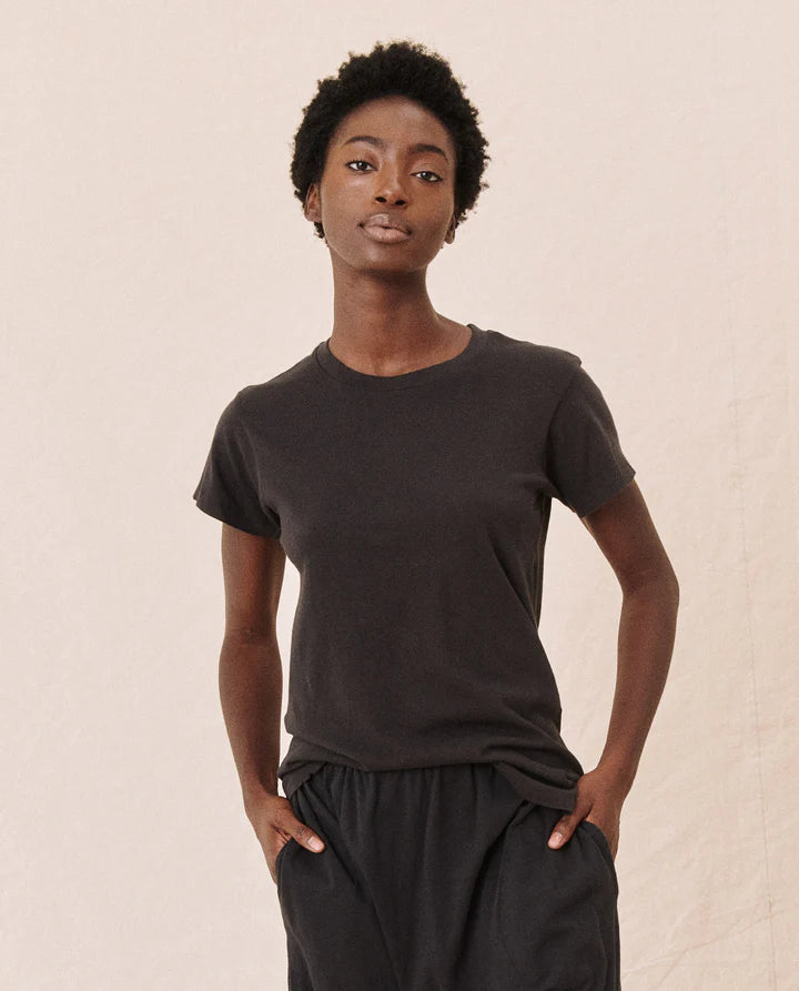 THE GREAT Slim Tee Almost Black