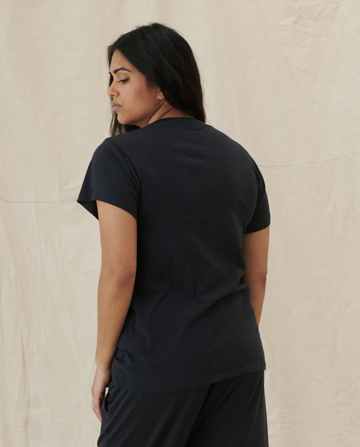 THE GREAT Slim Tee Almost Black