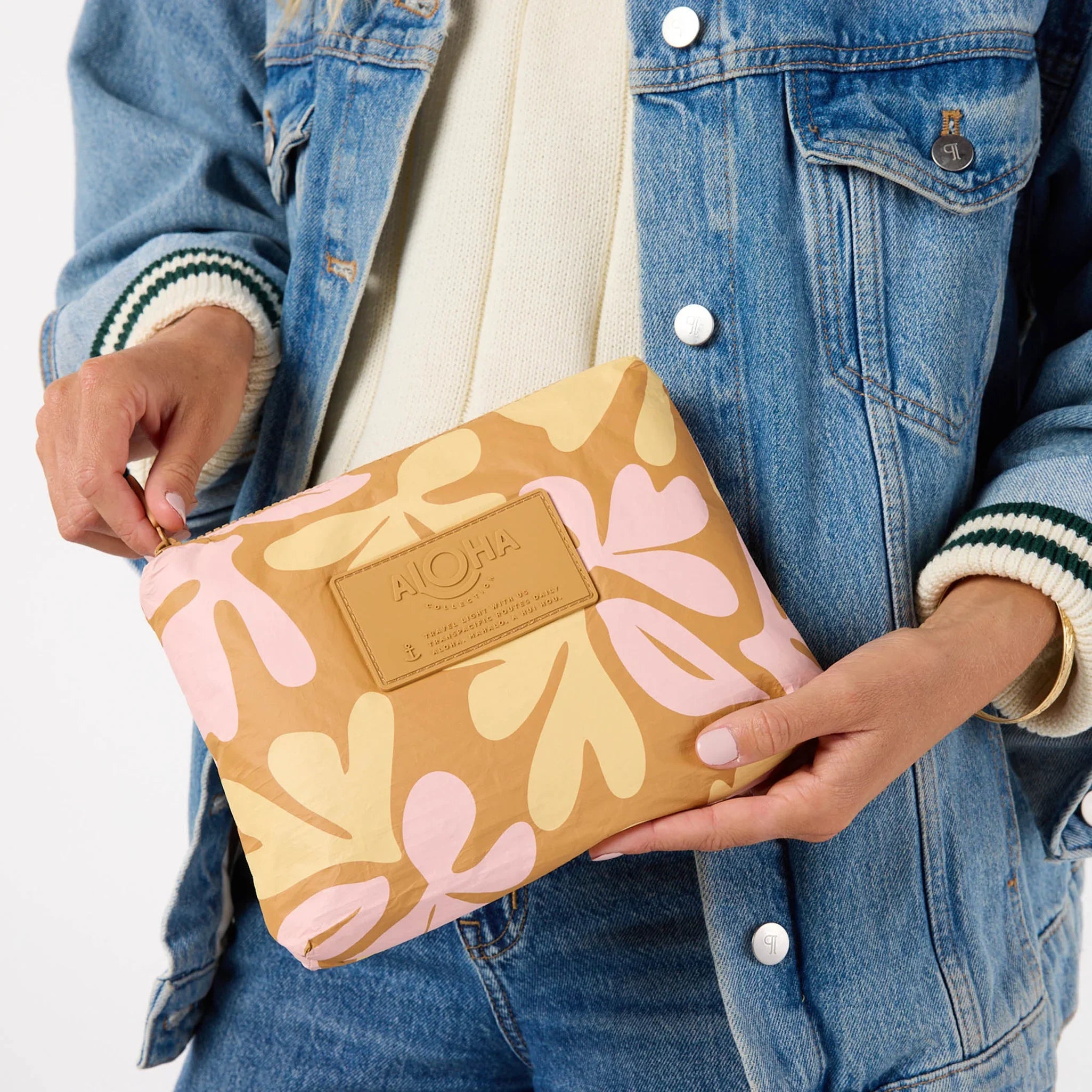 POUCHES & TOTES
