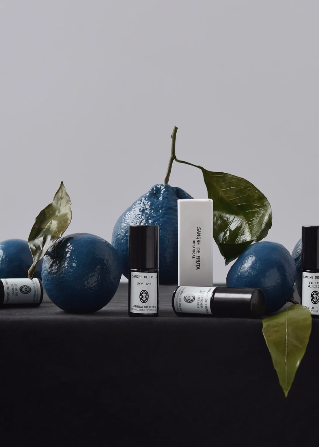 SANGRE DE FRUTA, Essential Oil Roll On - Vetiver & Fleur