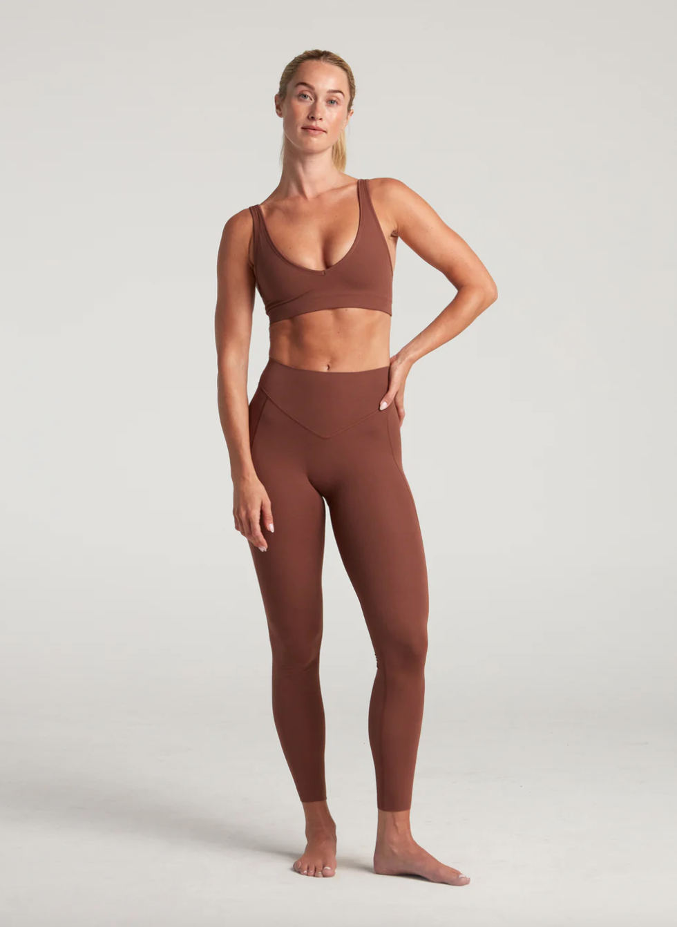 TURF ACTIVE Plunge Bra (Mink)