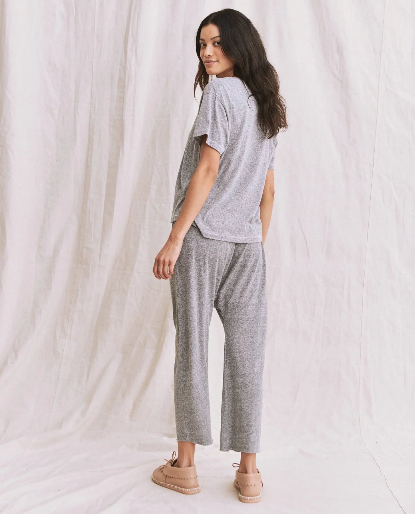 THE GREAT Slouchy V-Neck Tee - Heather Grey